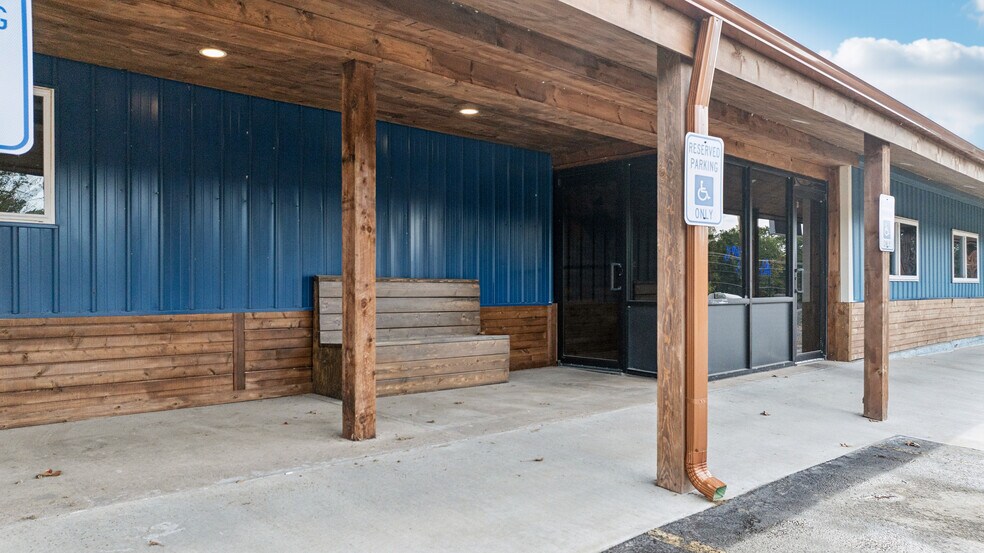 More Photos Of 29301 Hwy 82 Hwy, Park Hill Restaurant For Sale