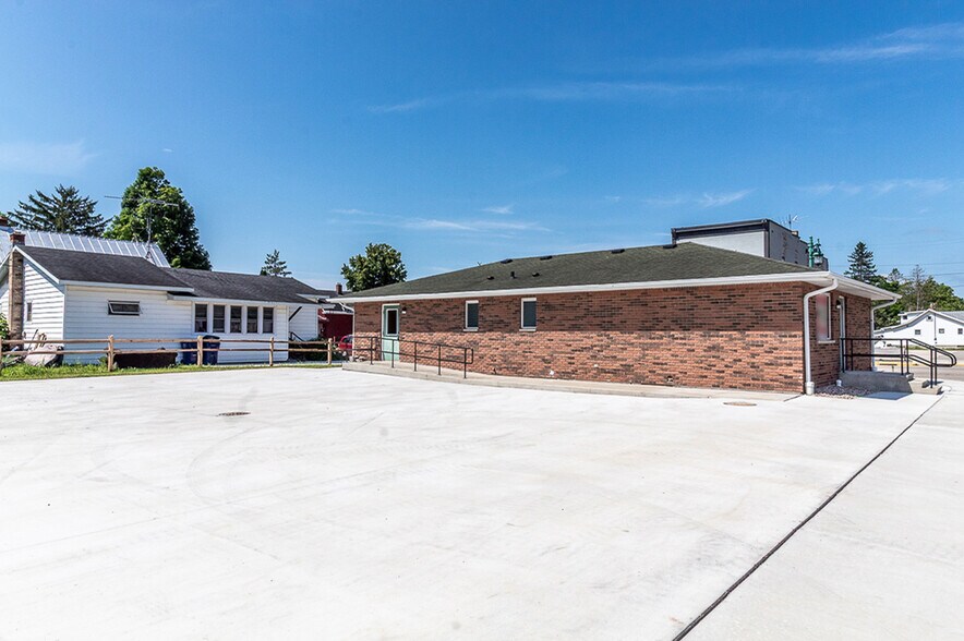 More Photos Of 104 S Main St, Marion Office For Sale