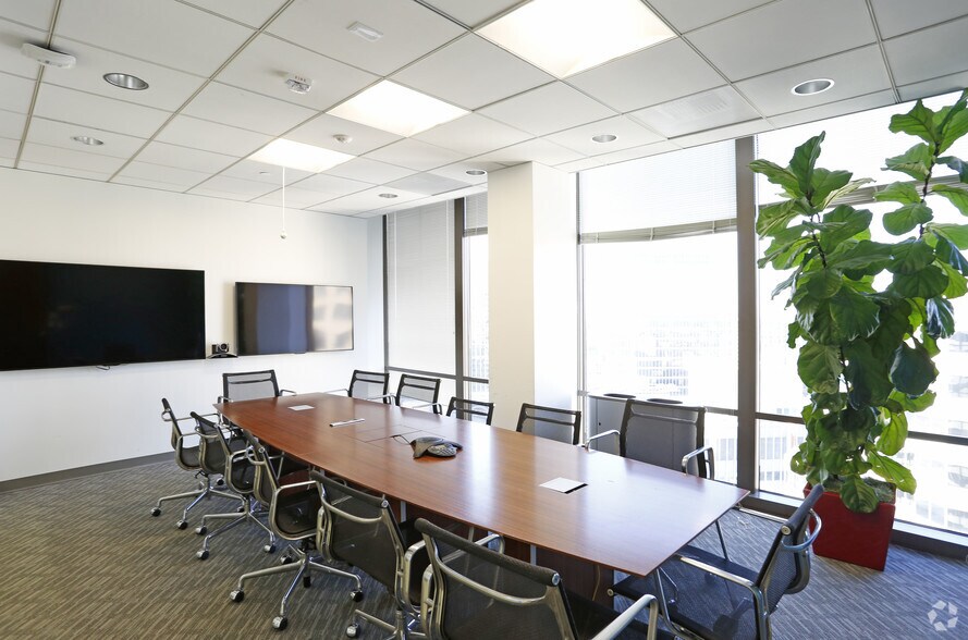 More Photos Of 101 S Tryon St, Charlotte Office Residential For Lease