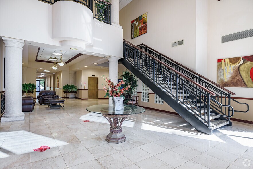 More Photos Of 850 NW Federal Hwy, Stuart Office For Lease
