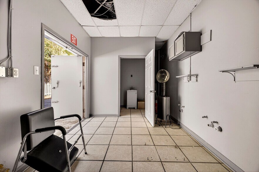 More Photos Of 4421-4443 Skidaway Rd, Savannah Storefront Retail Office For Lease