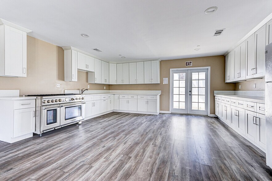 More Photos Of 2018 E La Palma Ave, Anaheim Apartments For Lease