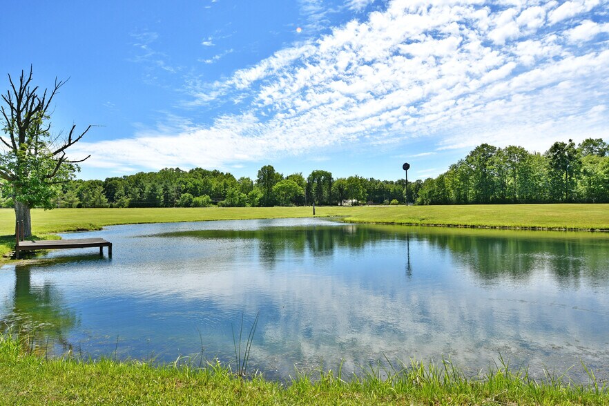 More Photos Of 4085 Herner County Line Rd, Southington Showroom For Sale