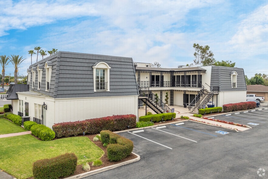 More Photos Of 100 W Valencia Mesa Dr, Fullerton Medical For Lease