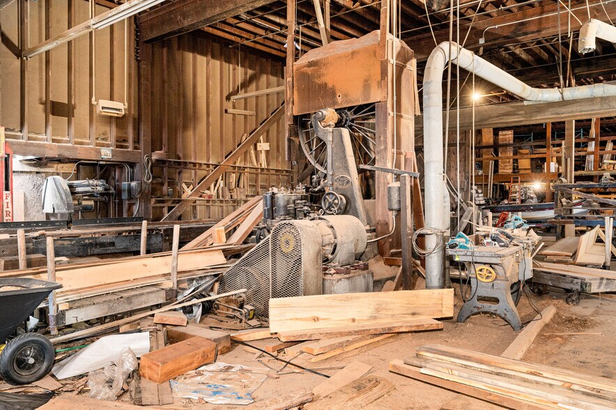 More Photos Of 350 Garfield Ave, Duluth Warehouse For Lease