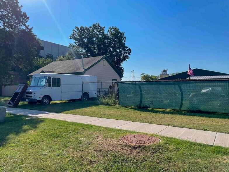 More Photos Of 126 W Main St, Edmond Freestanding For Sale