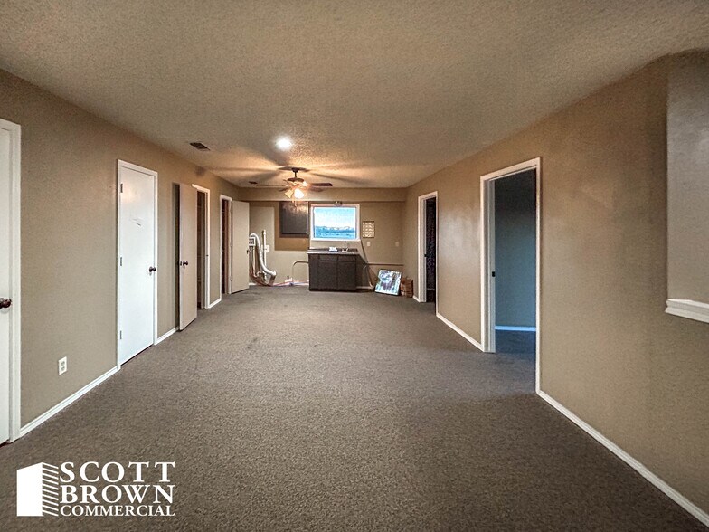 More Photos Of 638 Londonderry Ln, Denton Medical For Lease