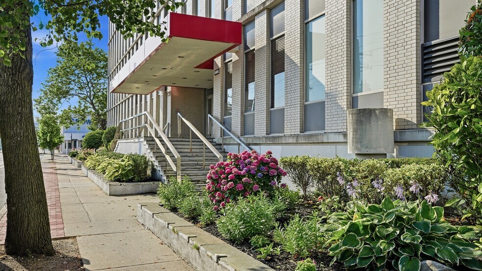 More Photos Of 444 Merrick Rd, Lynbrook Medical For Lease