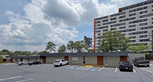 Primary Photo Of 424 N University Ave, Little Rock Medical For Sale