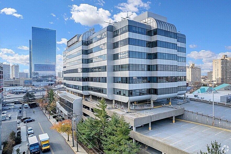 More Photos Of 1 Bridge Plz N, Fort Lee Office For Lease