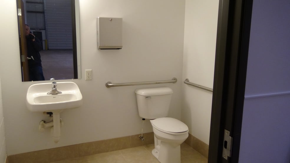 More Photos Of 12801 Silver Lake Rd, Brighton Manufacturing For Sale