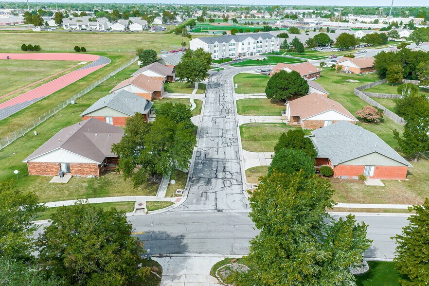 More Photos Of 302 N Evergreen Ln, Wichita Apartments For Sale