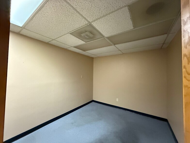 More Photos Of 2312 S Meridian St, Wichita Unknown For Lease