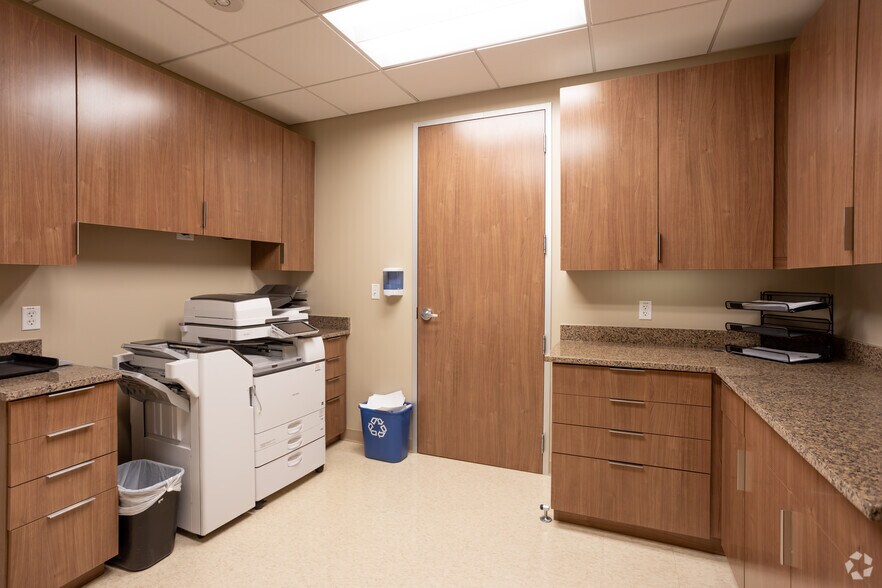 More Photos Of 7710 Rialto Blvd, Austin Medical For Lease