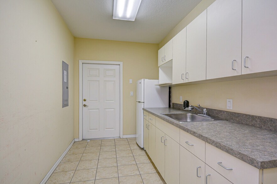 More Photos Of 14428 Bruce B Downs Blvd, Tampa Medical For Sale