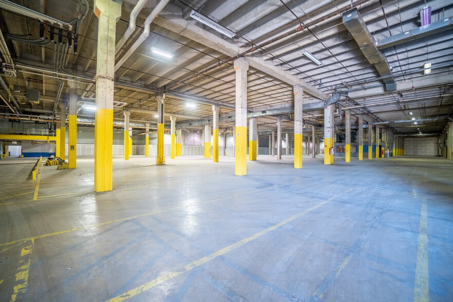 More Photos Of 3456 Meyers Rd, Memphis Distribution For Lease
