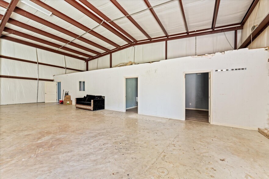 More Photos Of 15811 Manning Dr, Cypress Industrial For Lease
