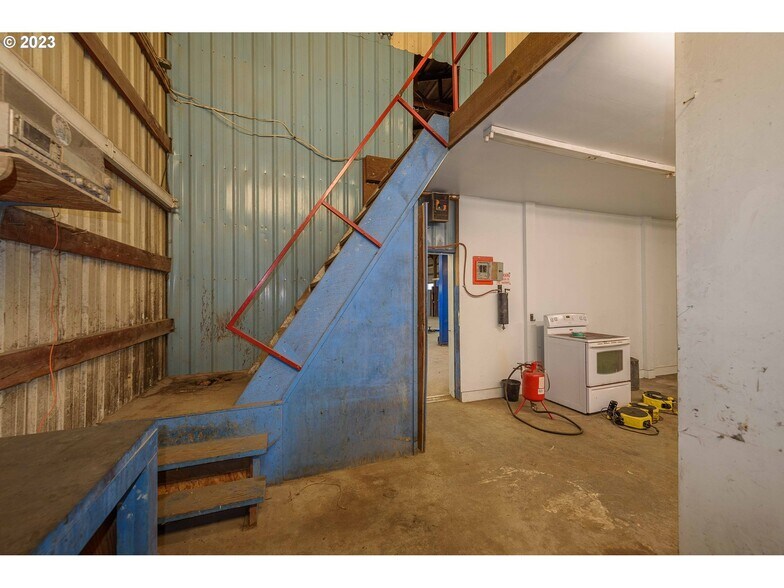 More Photos Of 1515 Newmark Ave, Coos Bay Auto Dealership For Sale