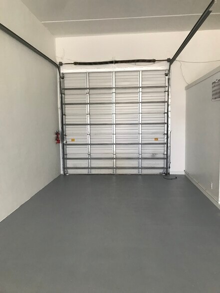 More Photos Of 5042-5054 NE 12th Ave, Fort Lauderdale Warehouse For Lease