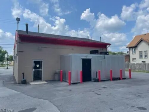 More Photos Of 1861 Youngstown Rd SE, Warren Restaurant For Sale