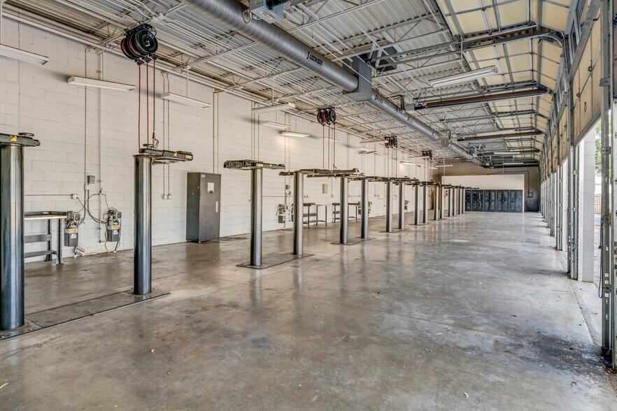 More Photos Of 211 University Drive, Fort Worth Auto Dealership For Sale