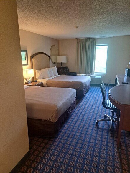 More Photos Of 1401 W US Highway 54, Pratt Hotel For Sale