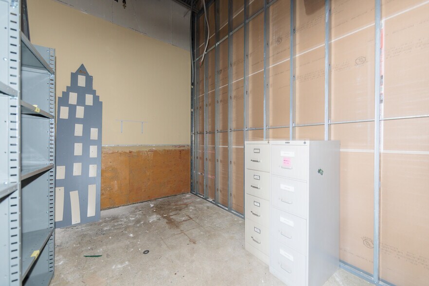 More Photos Of 8555-8735 Day Dr, Parma General Retail For Sale