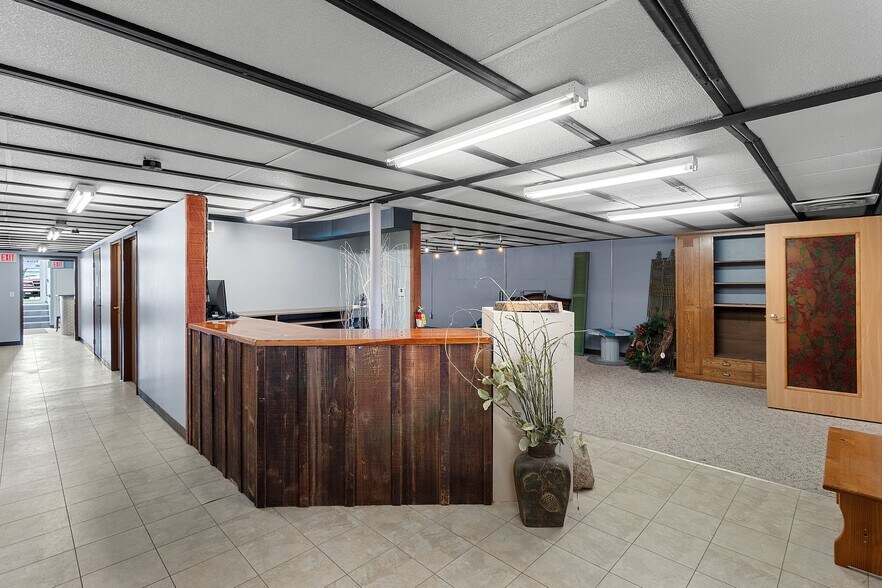 More Photos Of 1604 Washington St, Two Rivers Storefront For Sale