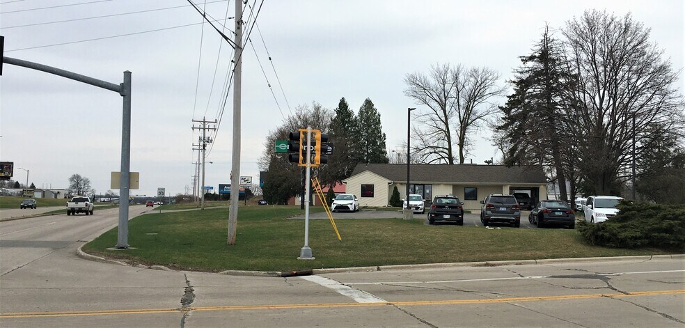More Photos Of 2260 Main St, Green Bay Storefront Retail Office For Lease