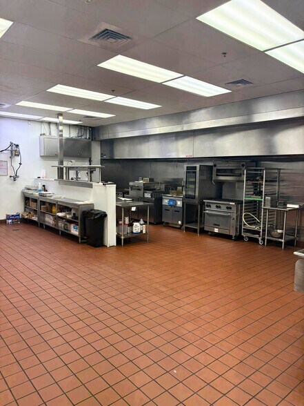 More Photos Of 11120 Moriah Dr, Fort Worth Hotel For Lease