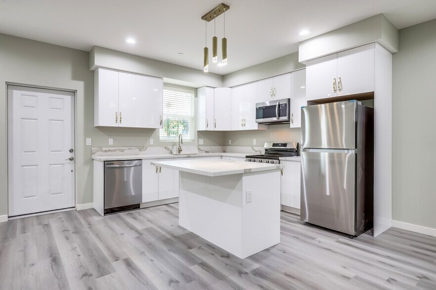 More Photos Of 1113 N Bewley St, Santa Ana Apartments For Sale