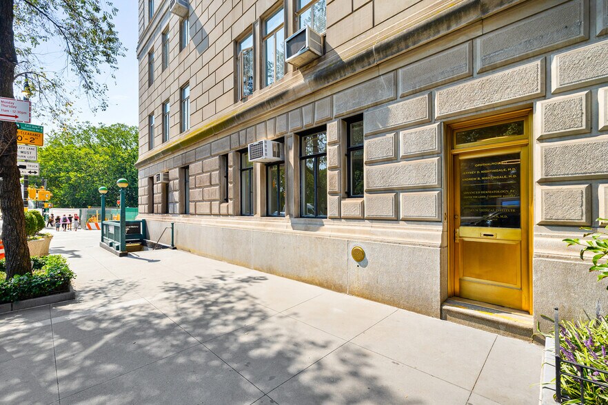 More Photos Of 211 Central Park W, New York Apartments For Sale