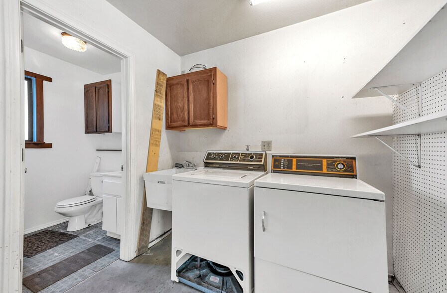 More Photos Of 40143 Big Bear Blvd, Big Bear Lake Storefront Retail Residential For Sale