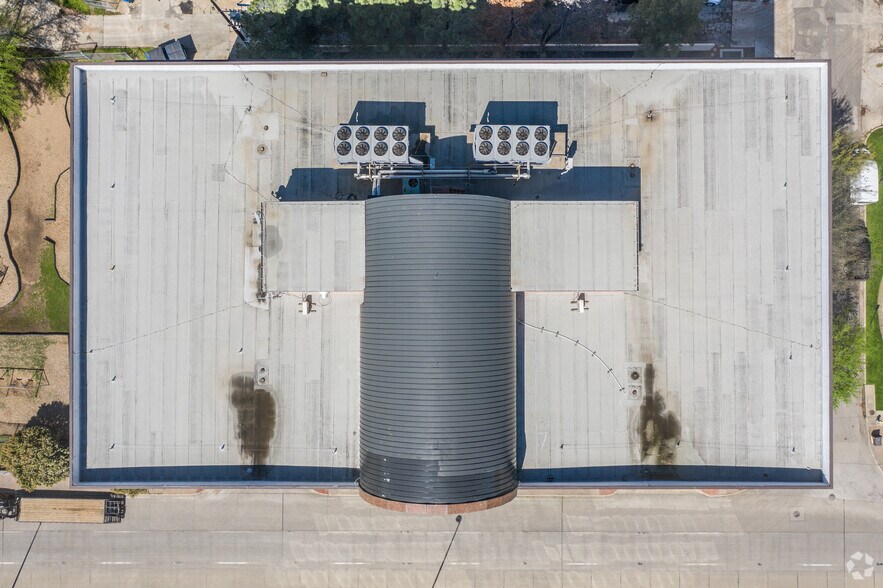 More Photos Of 4245 N Central Expy, Dallas Loft Creative Space For Lease