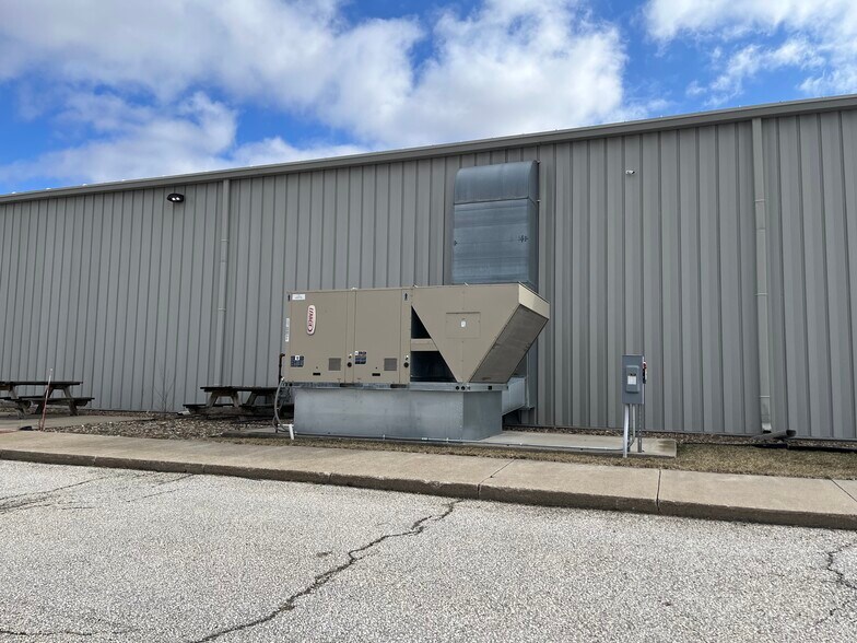 More Photos Of 107 Industrial Park Rd, Story City Warehouse For Sale