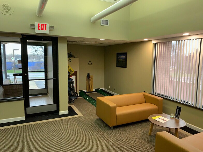 More Photos Of 21211 Haggerty Rd, Novi Bank For Lease