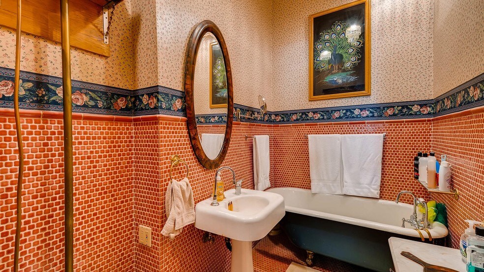 More Photos Of 1305 W 3rd St, Florence Hotel For Sale