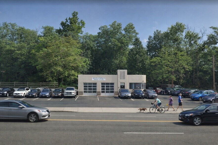 More Photos Of 32 NY-59, Nyack Auto Repair For Sale