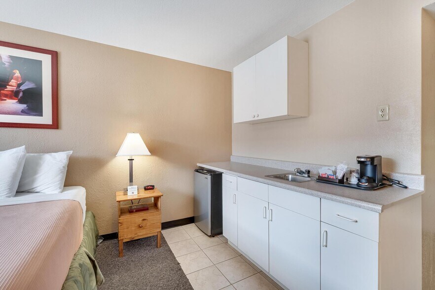 More Photos Of 150 N Lake Powell Blvd, Page Hotel For Sale