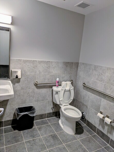 More Photos Of 305-393 W Los Angeles Ave, Moorpark Freestanding For Lease