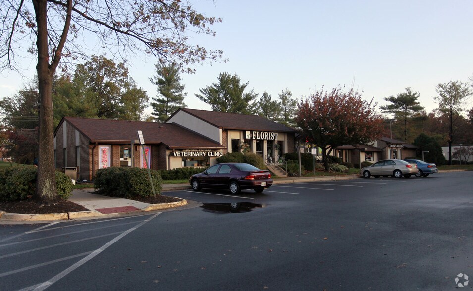 More Photos Of 6206-6230 Rolling Rd, Springfield Unknown For Lease