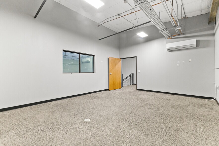 More Photos Of 7637 Fm 3009, Schertz Light Distribution For Sale