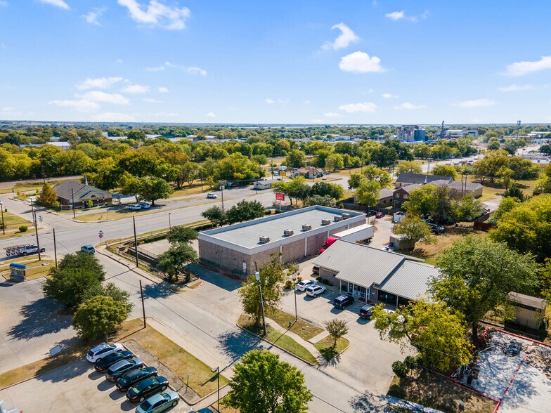 More Photos Of 617 N Mcdonald St, McKinney Freestanding For Sale