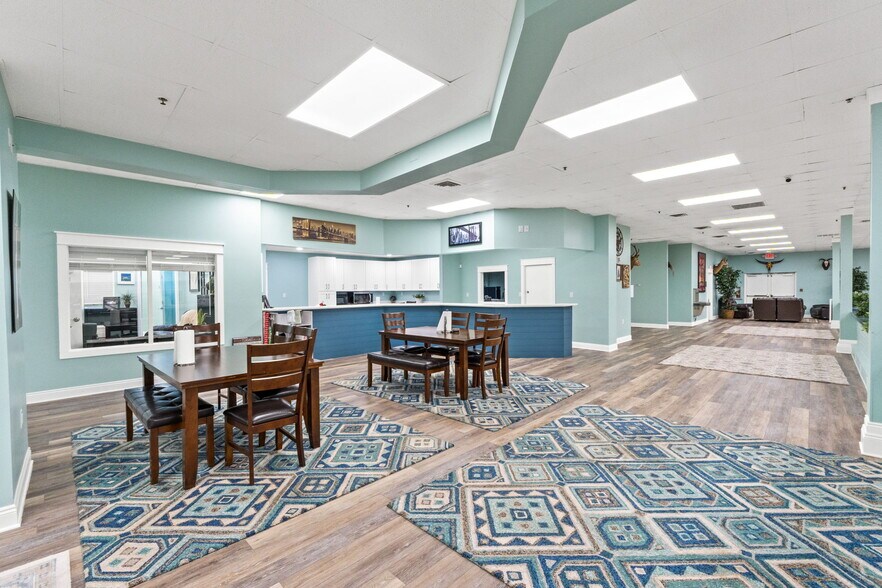 More Photos Of 5420 Hickory St, Panama City Office For Sale