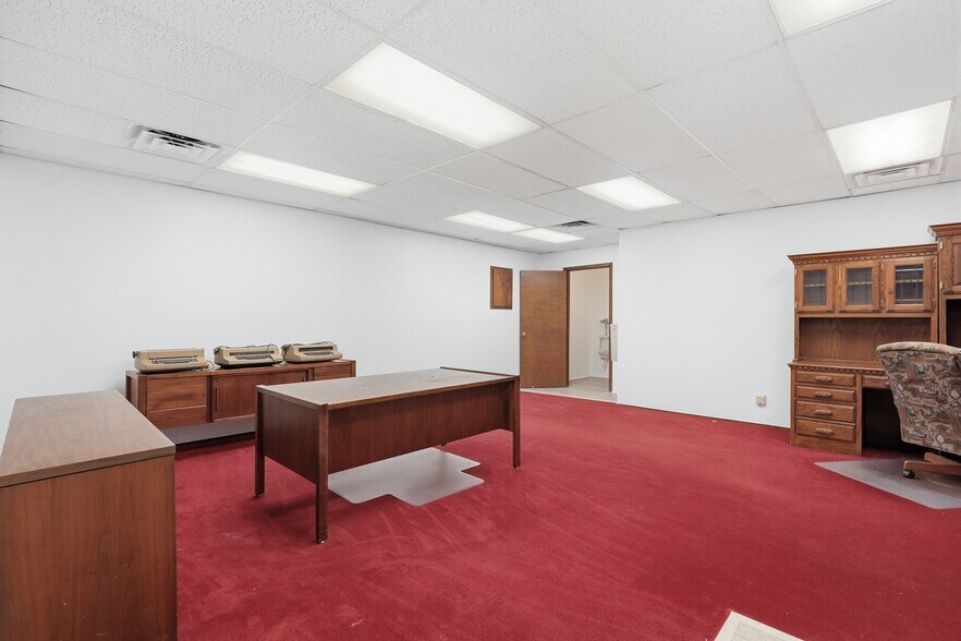 More Photos Of 212 N 16th St, La Porte Light Distribution For Sale