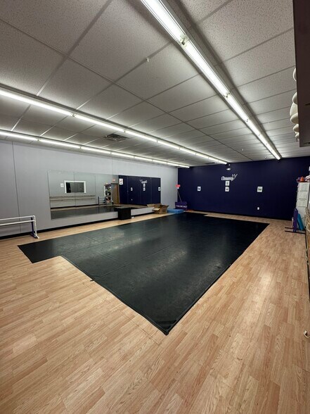 More Photos Of 728 Schelfhout Ln, Kimberly Freestanding For Sale