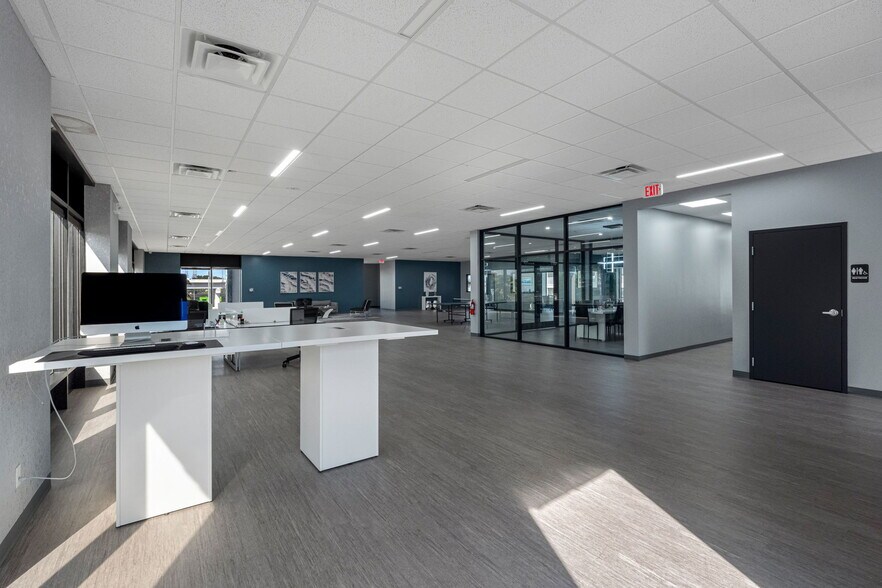 More Photos Of 18401 US Highway 19 N, Clearwater Office For Sale