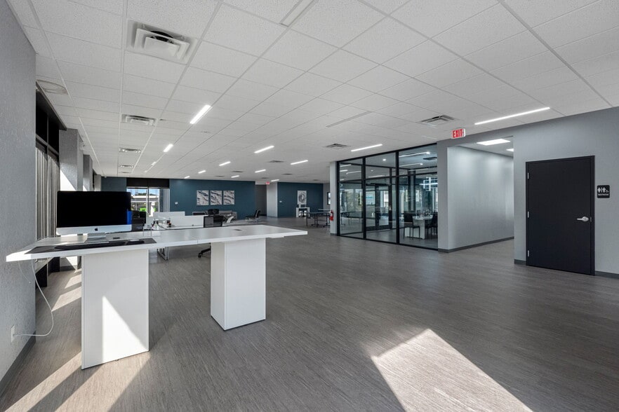 More Photos Of 18401 US Highway 19 N, Clearwater Office For Sale