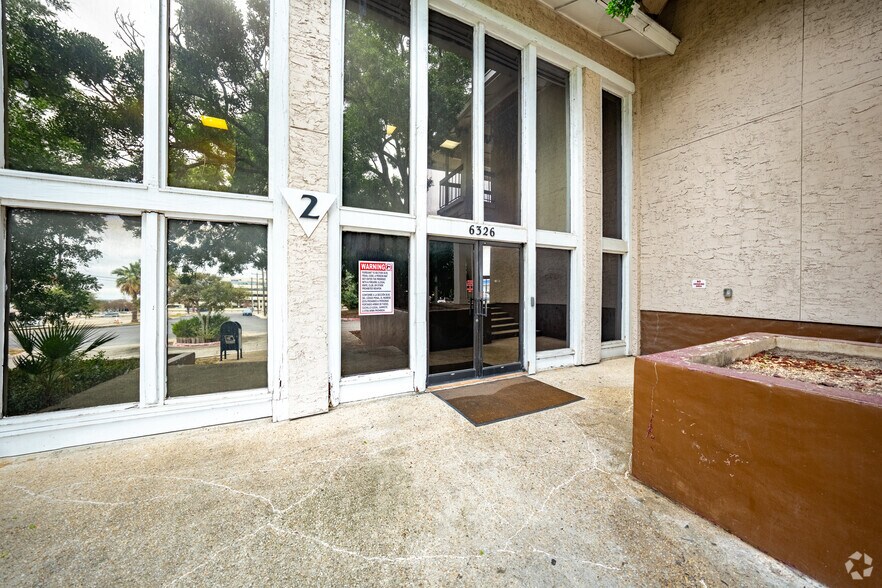 More Photos Of 6323 Sovereign Dr, San Antonio Office For Sale