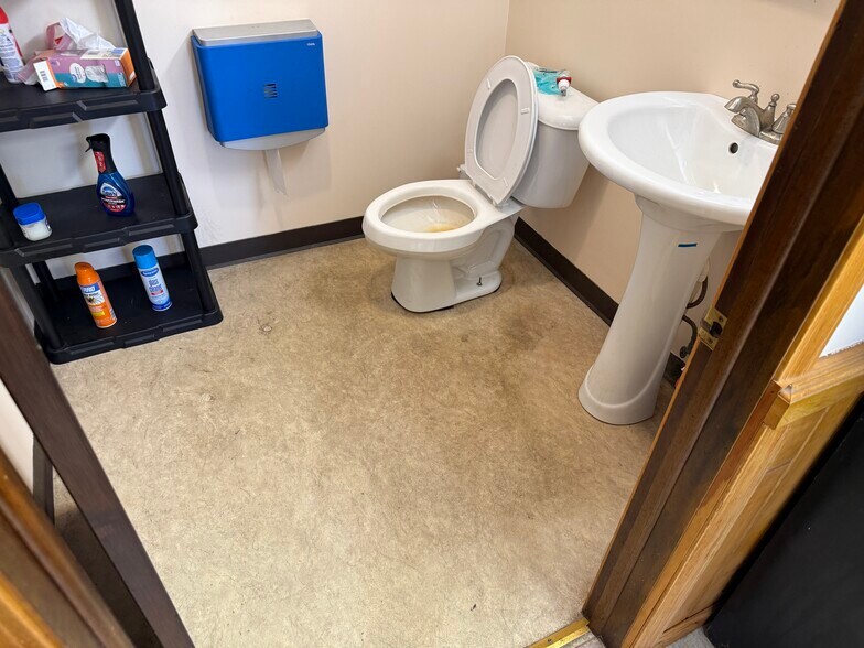 More Photos Of 4881 Pittsburgh Rd, Harrisville Light Distribution For Sale